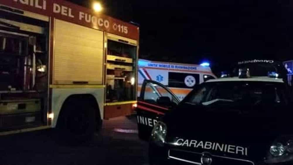 AUTO SBANDA e si schianta contro un albero a Timpazzi: GIOVANE MUORE ...